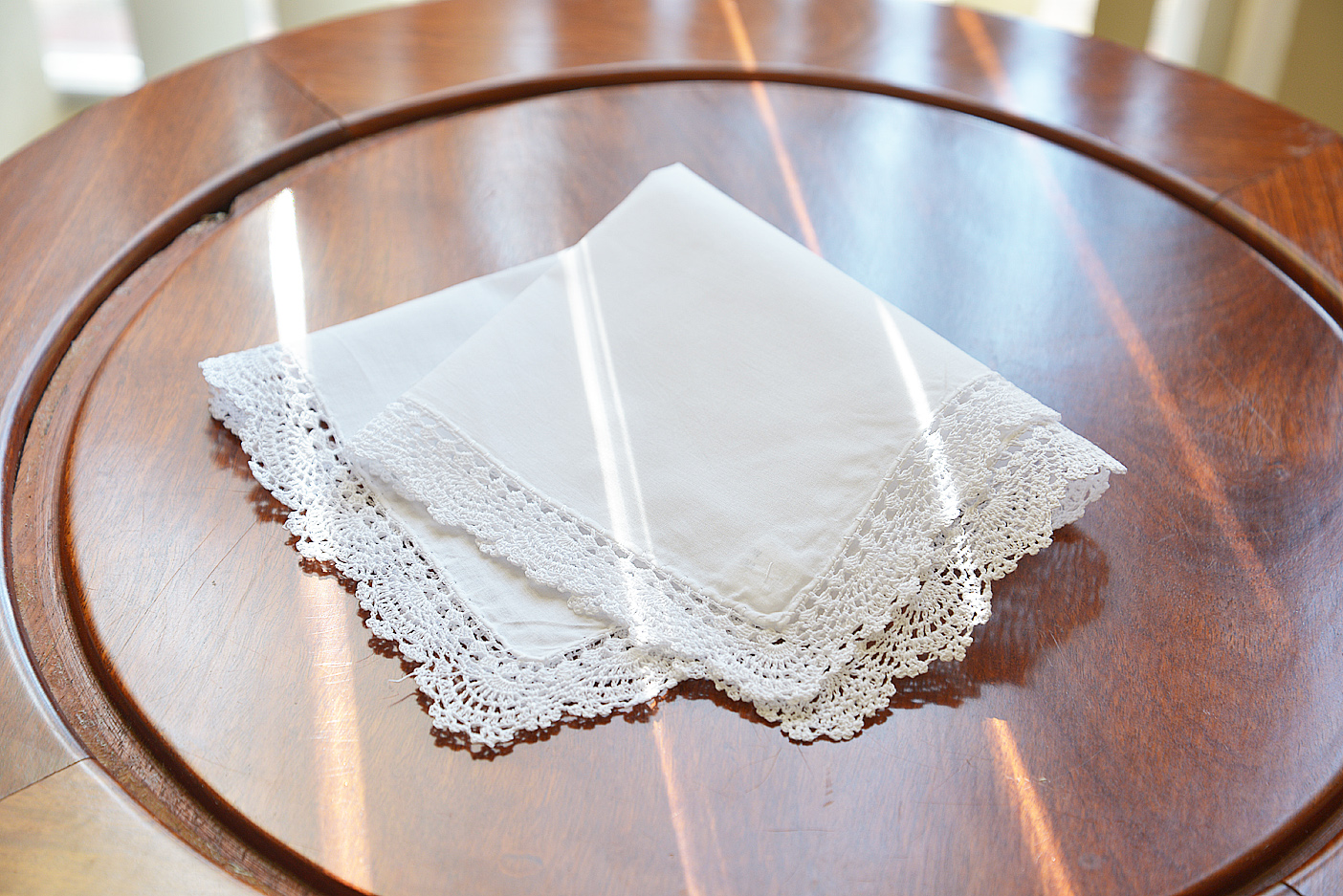 classic lace handkerchief 2061