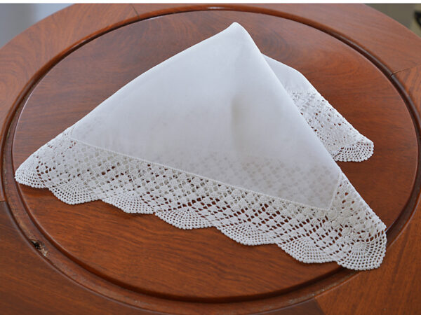 Lach handkerchief with 2" wide lace trims